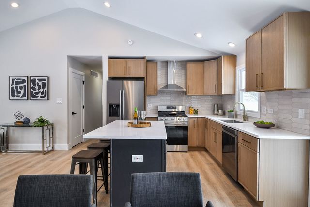 5740 Ridgewood Drive, Western Springs, IL 60558