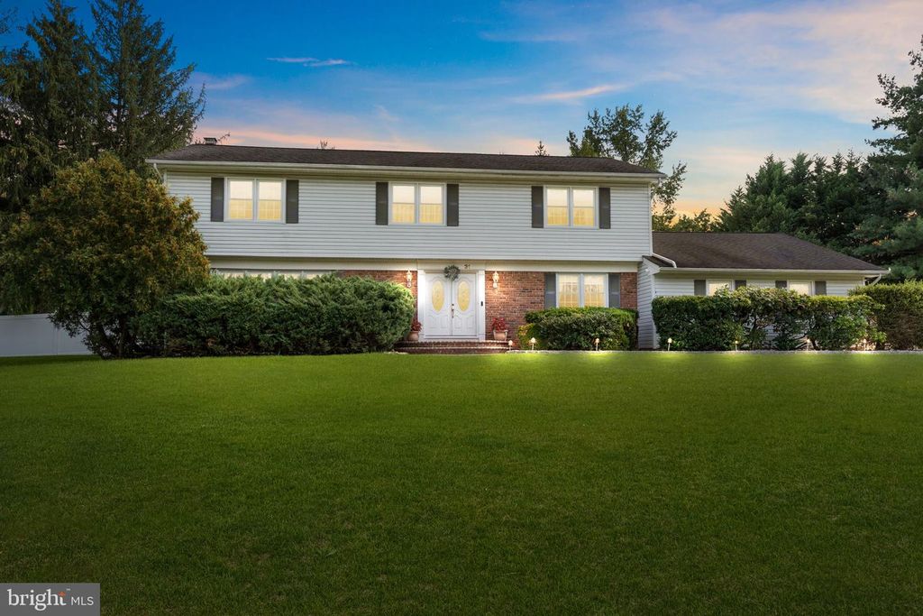 31 WINDSOR DR, Princeton Junction, NJ 08550