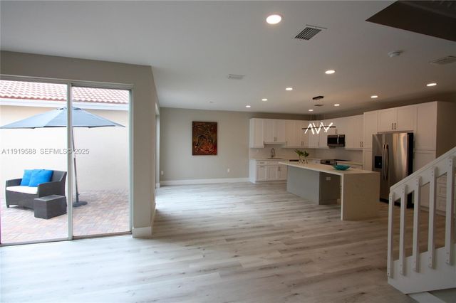 935 Lemonwood Ct -, Hollywood, FL 33019