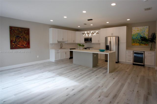 935 Lemonwood Ct -, Hollywood, FL 33019