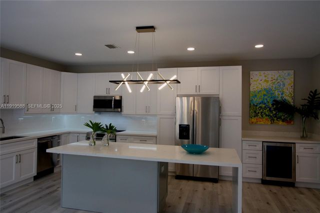 935 Lemonwood Ct -, Hollywood, FL 33019