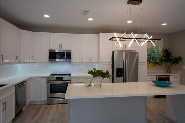 935 Lemonwood Ct -, Hollywood, FL 33019