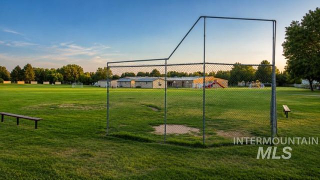 731 E Ridge Dr, Eagle, ID 83616