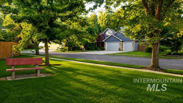 731 E Ridge Dr, Eagle, ID 83616