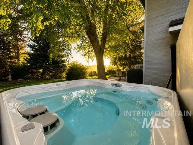 731 E Ridge Dr, Eagle, ID 83616