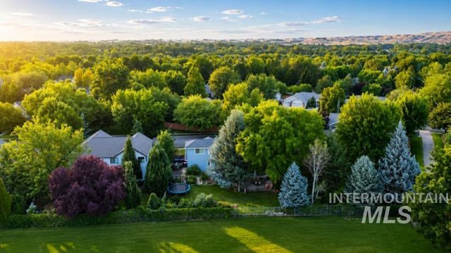731 E Ridge Dr, Eagle, ID 83616