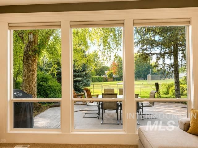 731 E Ridge Dr, Eagle, ID 83616