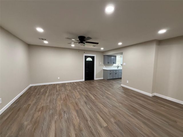 2818 Spa Drive, Deer Park, TX 77536