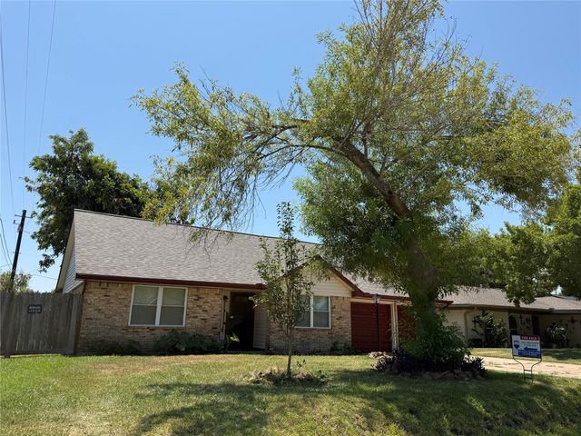 2818 Spa Drive, Deer Park, TX 77536