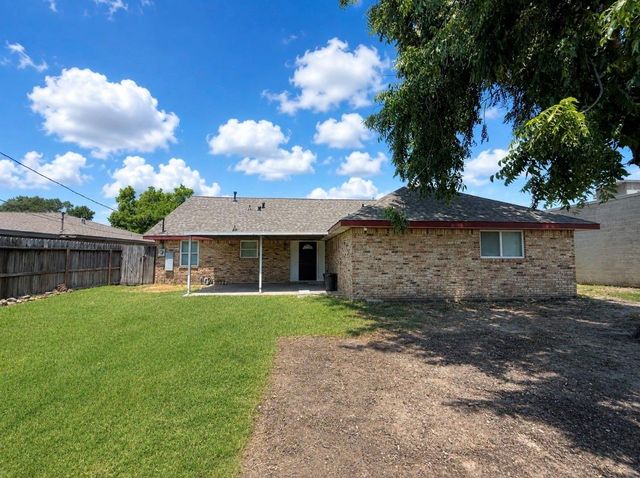 2818 Spa Drive, Deer Park, TX 77536