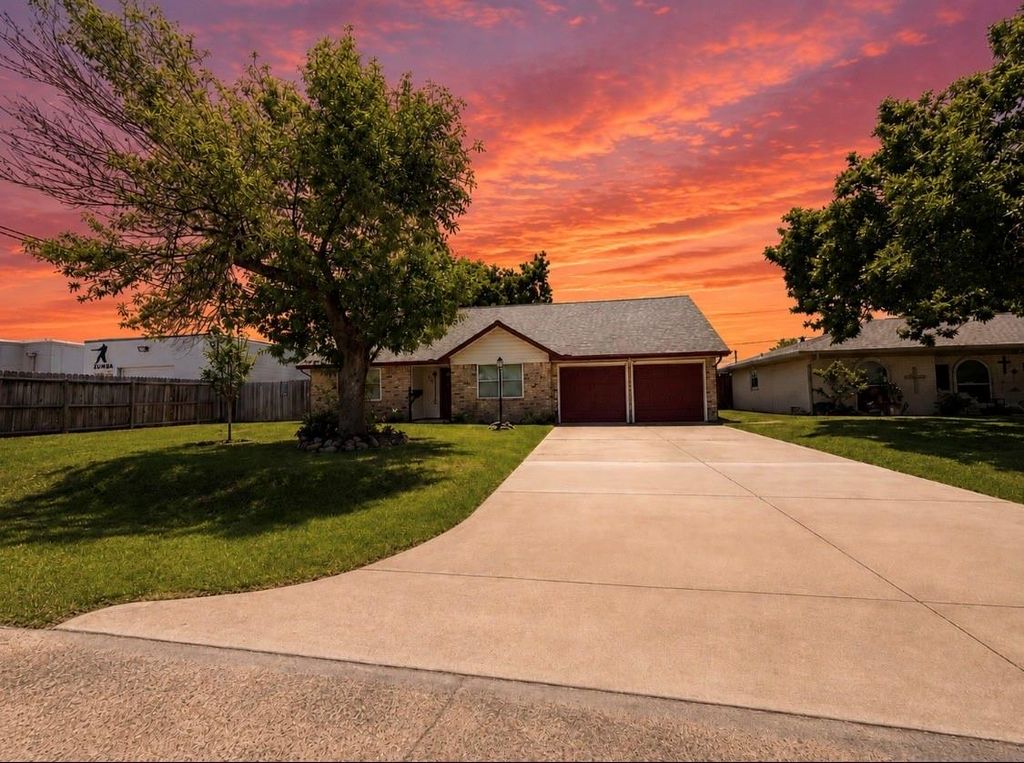 2818 Spa Drive, Deer Park, TX 77536