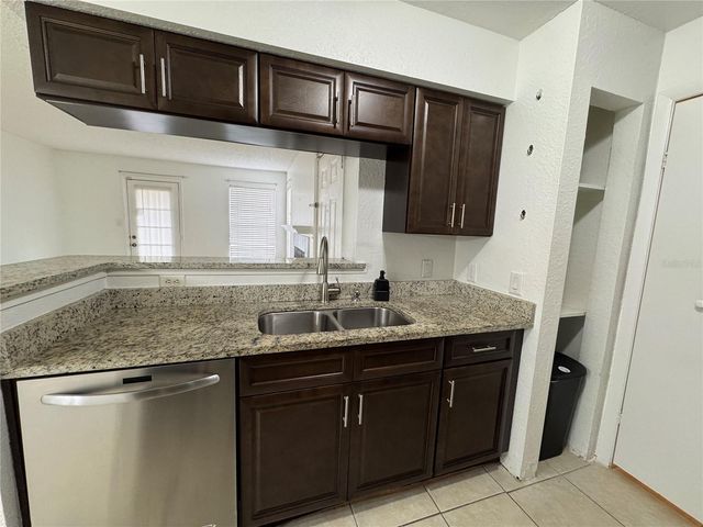 4401 THORNBRIAR LANE 102, Orlando, FL 32822