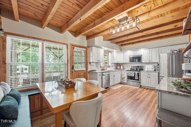 122 Spring Hollow Lane, Jonesborough, TN 37659