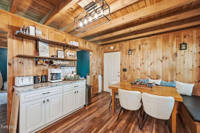 122 Spring Hollow Lane, Jonesborough, TN 37659