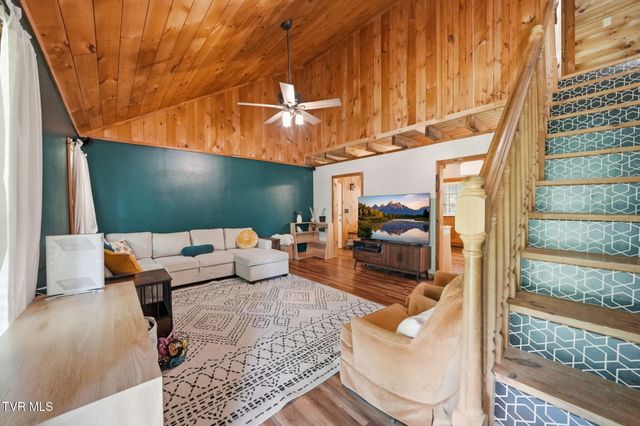 122 Spring Hollow Lane, Jonesborough, TN 37659