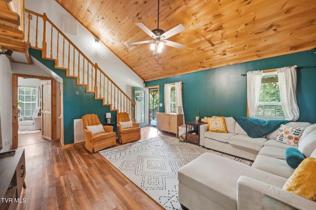 122 Spring Hollow Lane, Jonesborough, TN 37659