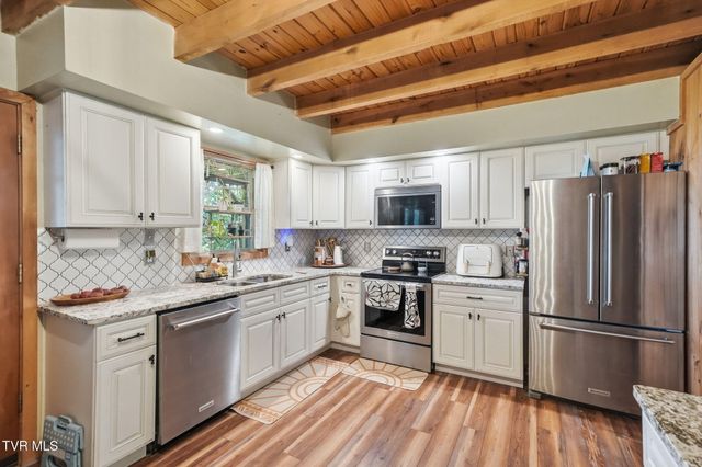 122 Spring Hollow Lane, Jonesborough, TN 37659