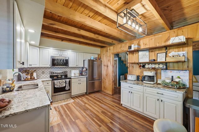 122 Spring Hollow Lane, Jonesborough, TN 37659