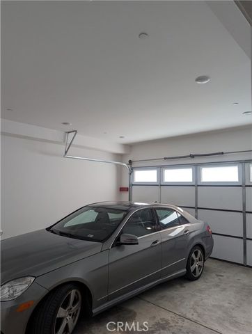 8238 Sharuzi Lane, Northridge (los Angeles), CA 91325