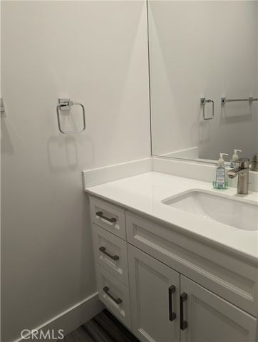 8238 Sharuzi Lane, Northridge (los Angeles), CA 91325