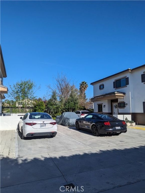 8238 Sharuzi Lane, Northridge (los Angeles), CA 91325