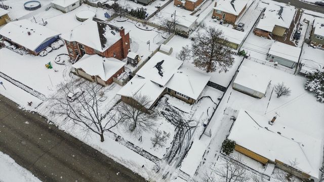 8939 Melvina Avenue, Oak Lawn, IL 60453