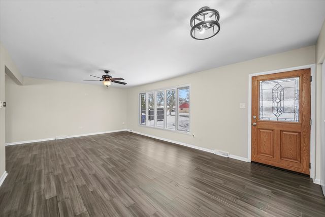 8939 Melvina Avenue, Oak Lawn, IL 60453