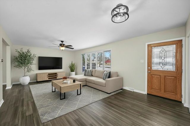 8939 Melvina Avenue, Oak Lawn, IL 60453