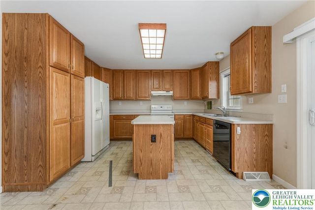 707 San Simeon Place, Forks Twp, PA 18040