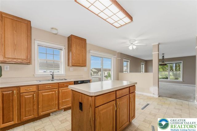 707 San Simeon Place, Forks Twp, PA 18040