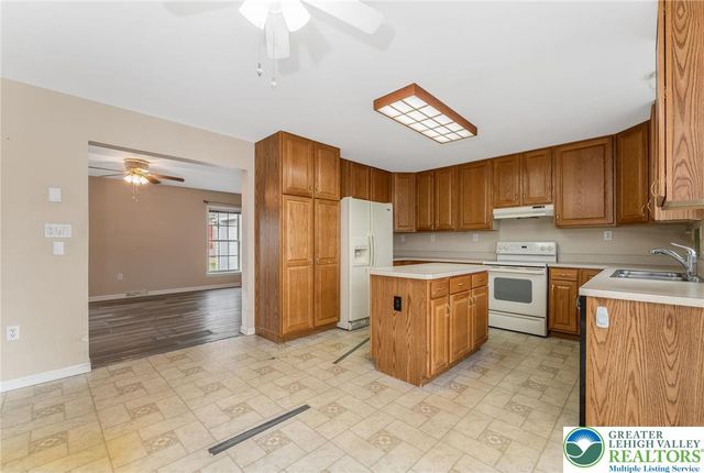707 San Simeon Place, Forks Twp, PA 18040