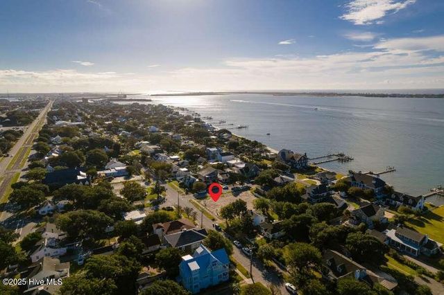 2101 Evans Street, Morehead City, NC 28557