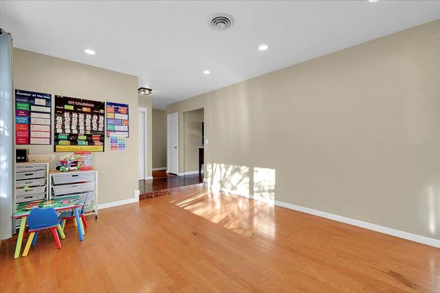 1988 Jeffrey Dr, Yuba City, CA 95991