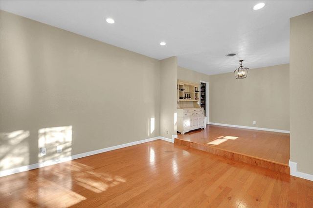 1988 Jeffrey Dr, Yuba City, CA 95991