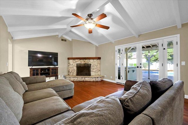 1988 Jeffrey Dr, Yuba City, CA 95991