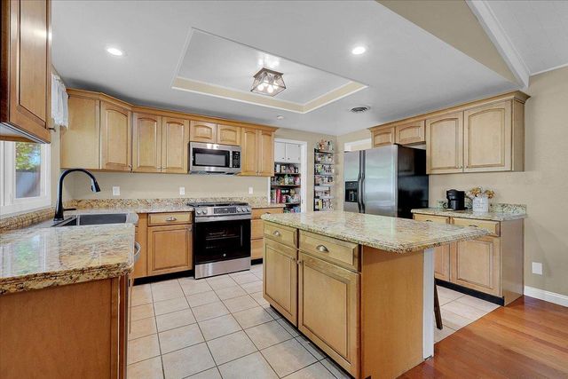 1988 Jeffrey Dr, Yuba City, CA 95991