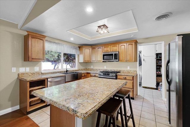 1988 Jeffrey Dr, Yuba City, CA 95991