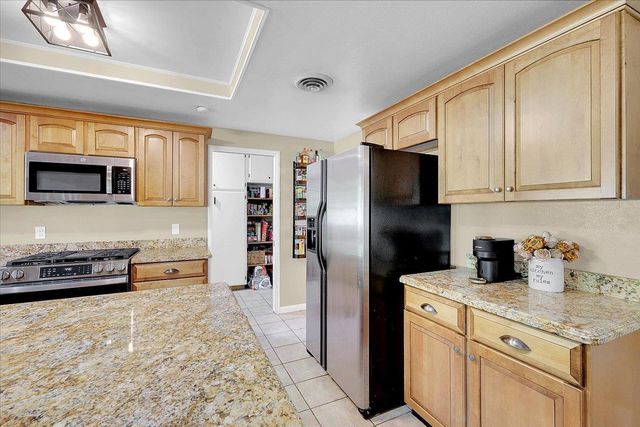 1988 Jeffrey Dr, Yuba City, CA 95991