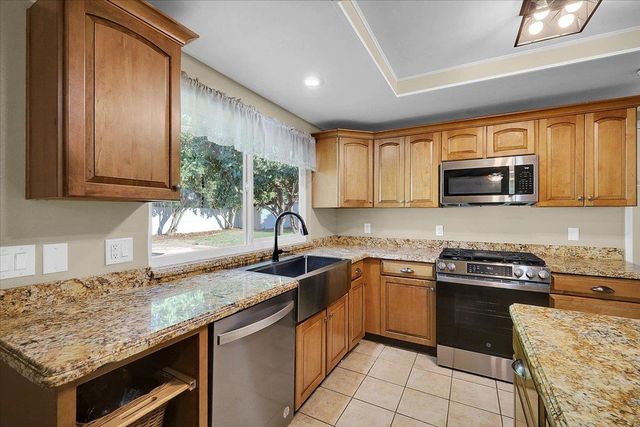 1988 Jeffrey Dr, Yuba City, CA 95991