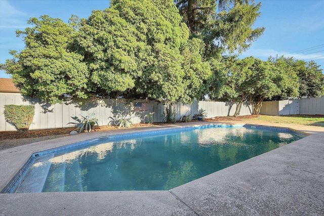 1988 Jeffrey Dr, Yuba City, CA 95991