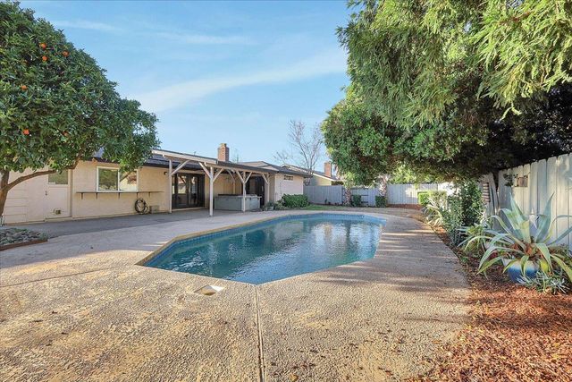 1988 Jeffrey Dr, Yuba City, CA 95991