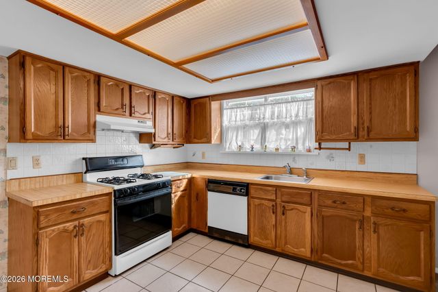21 Hastings Drive, Forked River, NJ 08731