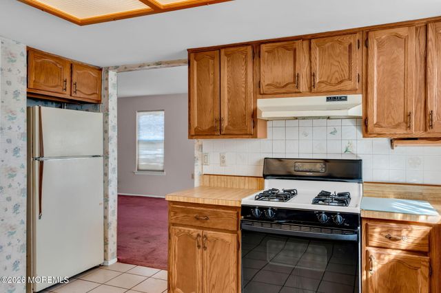 21 Hastings Drive, Forked River, NJ 08731