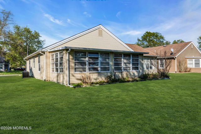 21 Hastings Drive, Forked River, NJ 08731