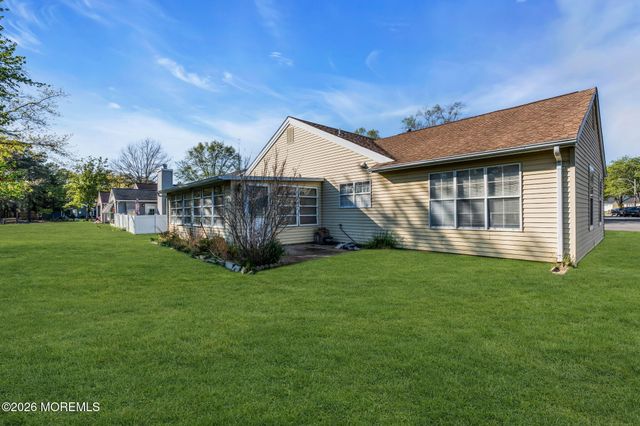 21 Hastings Drive, Forked River, NJ 08731
