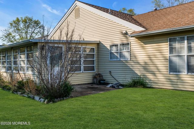 21 Hastings Drive, Forked River, NJ 08731