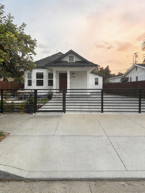 Image 1 of property listing at 3050 K, San Diego, CA 92102