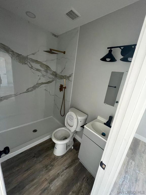 Image 6 of property listing at 3050 K, San Diego, CA 92102