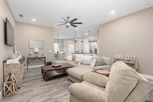 16210 Crossing Circle, Lindale, TX 75771