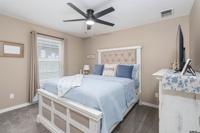 16210 Crossing Circle, Lindale, TX 75771